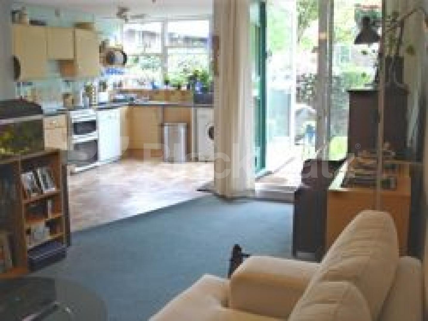 			2 Bedroom, 1 bath, 1 reception Flat			 Cadly Walk, ANGEL/ESSEX ROAD N1